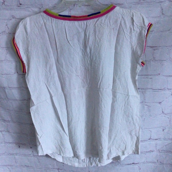 Solitaire Embroidered Floral Short Sleeve White Top - Picture 4 of 7